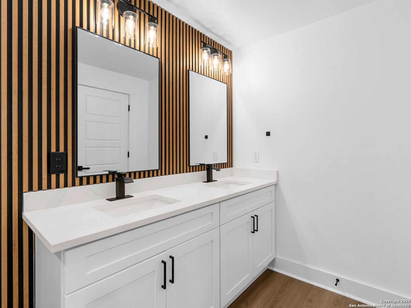 148 Terrell Road, Unit 3 Alamo Heights, TX 78209 - Photo 2 of 20