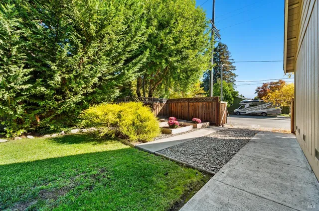 $975,000 | 1049 Charlson Way, Napa, CA 94558