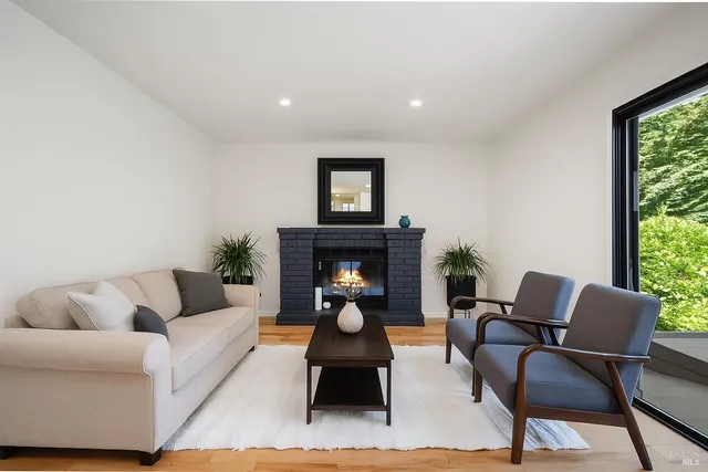 $975,000 | 1049 Charlson Way, Napa, CA 94558