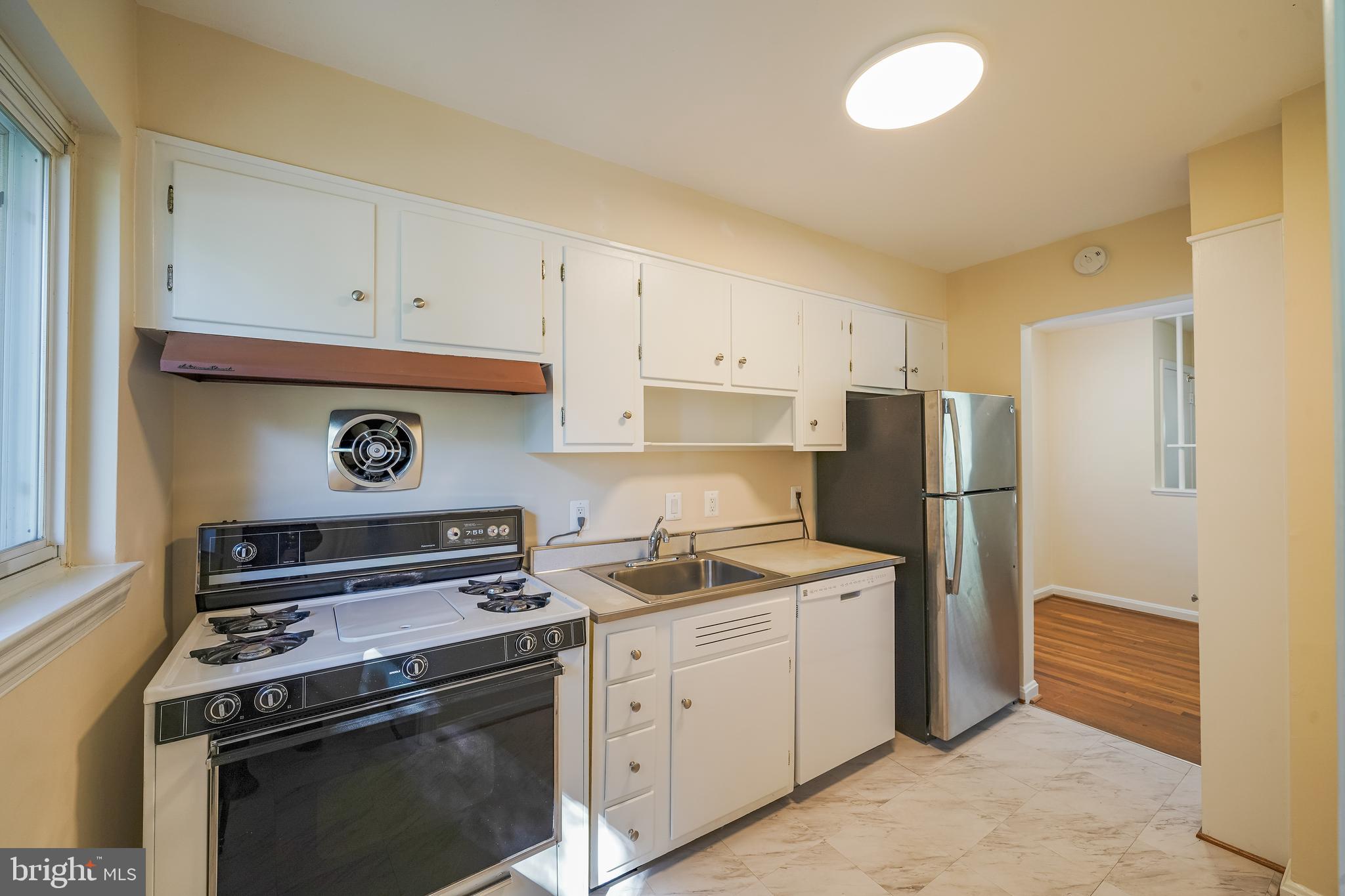 11500 Mapleview Drive Silver Spring, MD 20902 - Photo 11 of 32 a kitchen with a stove and a refrigerator