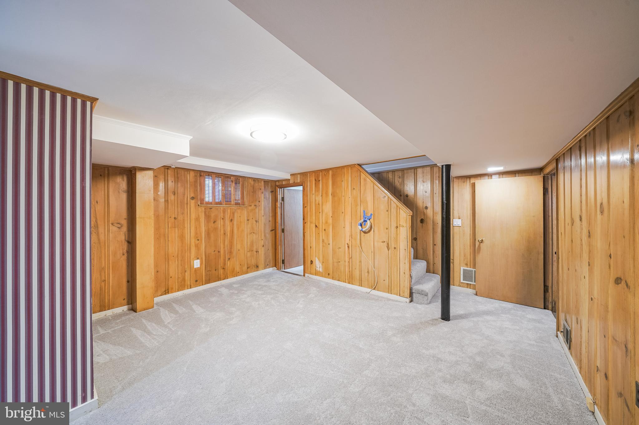 11500 Mapleview Drive Silver Spring, MD 20902 - Photo 25 of 32 a view of an empty room with a window