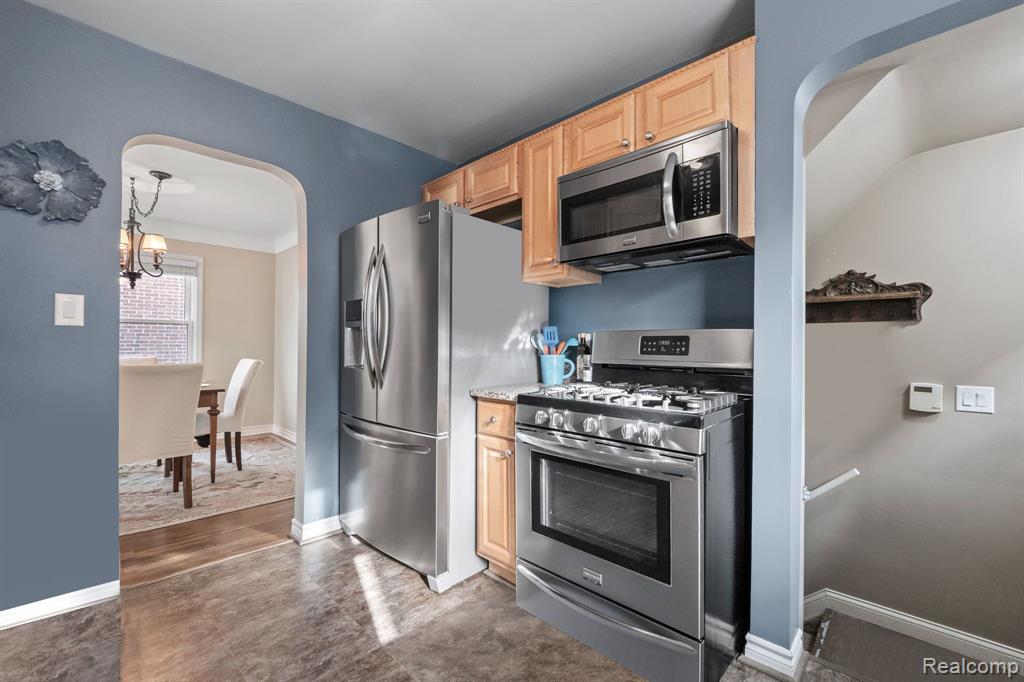2064 Oxford Road Grosse Pointe Woods, MI 48236 - Photo 10 of 28
