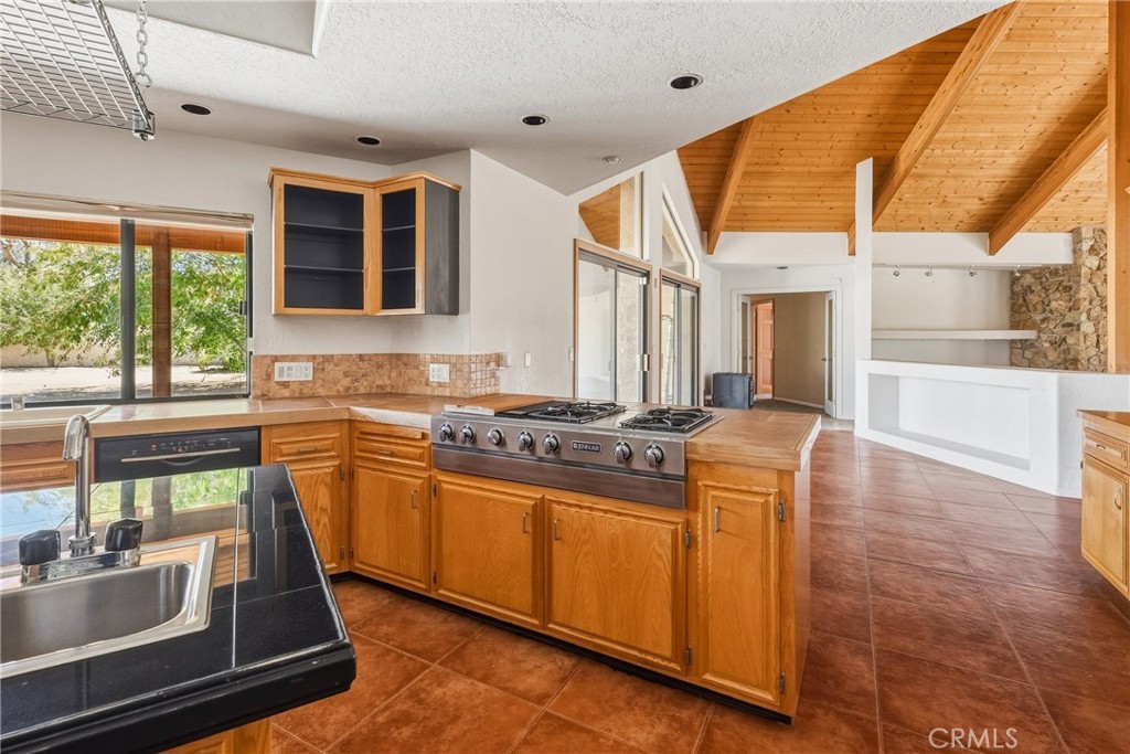13009 Rincon Road Apple Valley, CA 92308 - Photo 18 of 52 Gallery Image 18