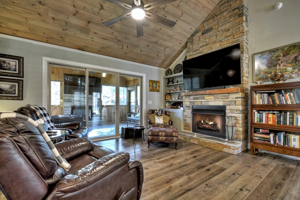 20 Mohawk Trail Ellijay, GA 30540 - Photo 17 of 84 Open living area with vaulted ceilings