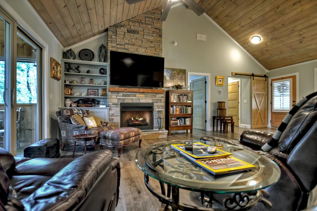20 Mohawk Trail Ellijay, GA 30540 - Photo 18 of 84 Open living area with vaulted ceilings
