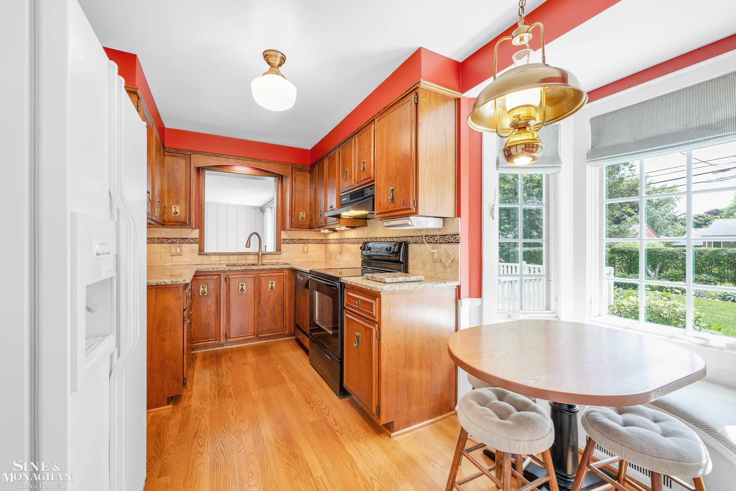 909 Hawthorne Road Grosse Pointe, MI 48236 - Photo 9 of 45 50147054-011f2adb-c69f-49b1-bfbb-9dc922f53aca.JPG
