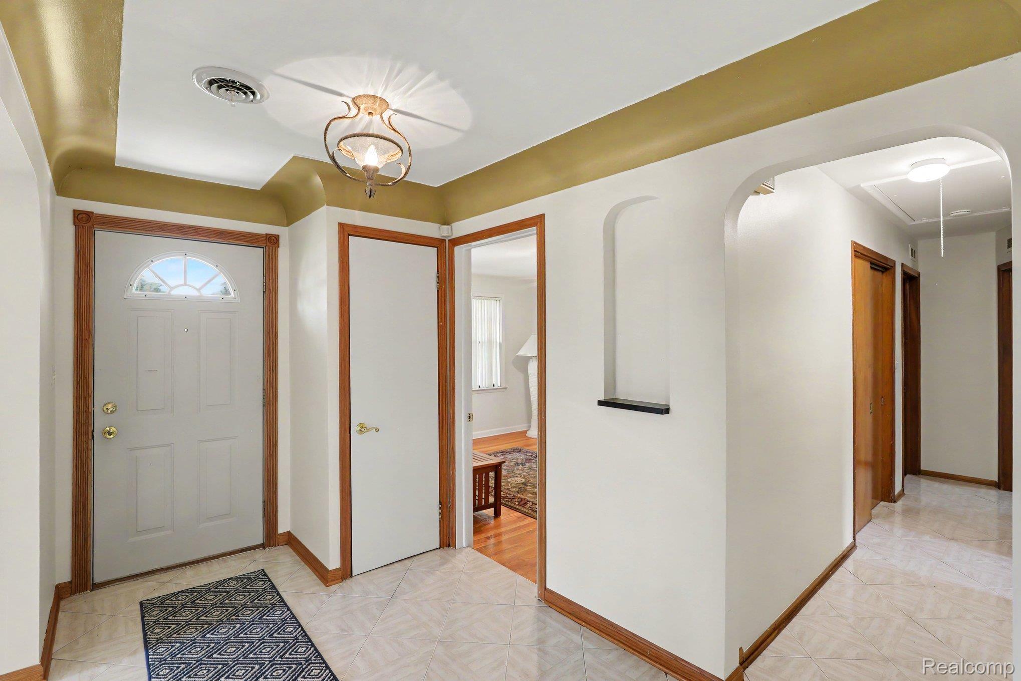 46430 Schoenherr Road Utica, MI 48315 - Photo 10 of 34 007_file_1441.jpg