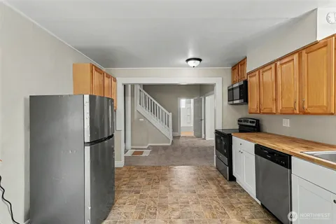 $459,999 | 140 South Cambrian Avenue, Bremerton, WA 98312