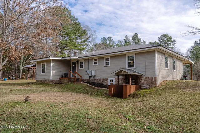 $435,000 | 3295 Sand Hill Road, Lexington, MS 39095