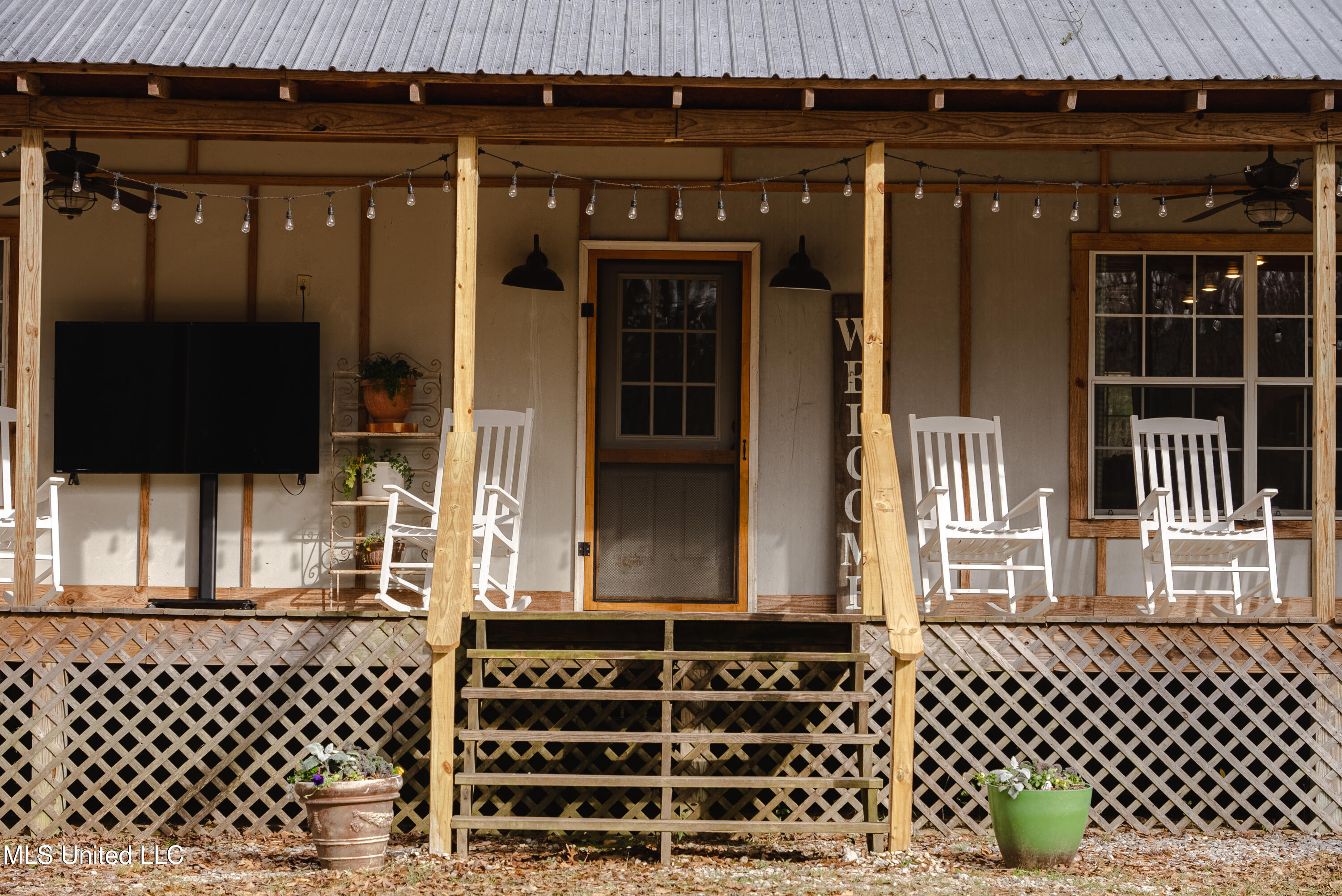 3295 Sand Hill Road Lexington, MS 39095 - Photo 17 of 28 Front Cabin Zoom