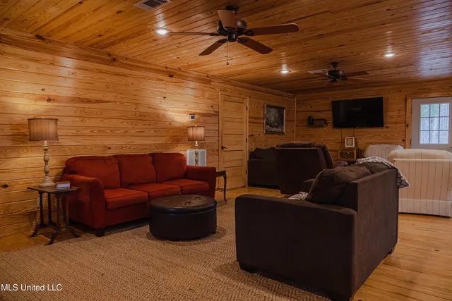 $435,000 | 3295 Sand Hill Road, Lexington, MS 39095