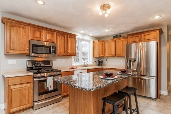 7 Jamie Road Dunstable, MA 01827 - Photo 8 of 30 Gallery Image 8