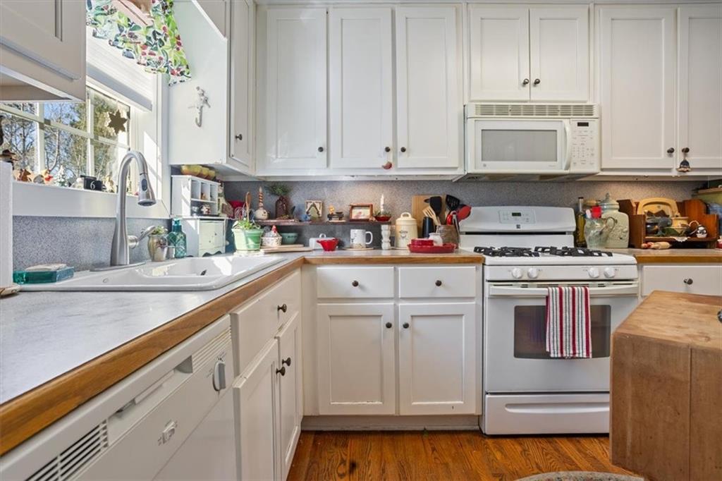 608 Greenleaf Way Ball Ground, GA 30107 - Photo 16 of 68