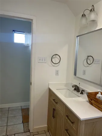 $1,750 | 6501 Lost Cove, Unit B, Austin, TX 78746