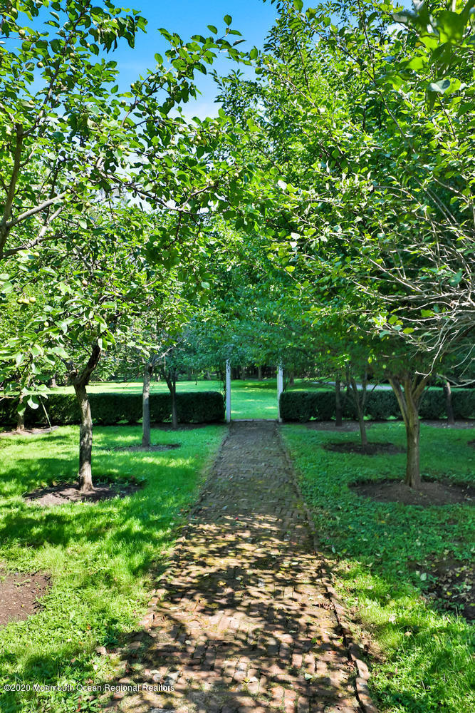 172 Rumson Road Rumson, NJ 07760 - Photo 47 of 54 Gardens