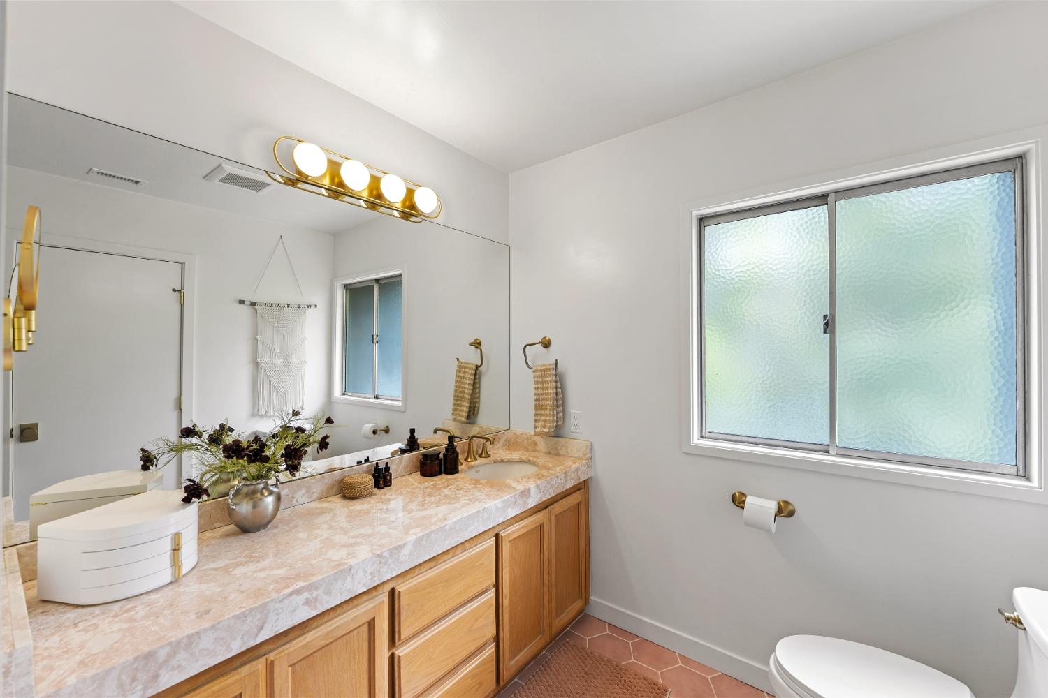 2046 Los Encinos Road Ojai, CA 93023 - Photo 36 of 50 Primary Bathroom