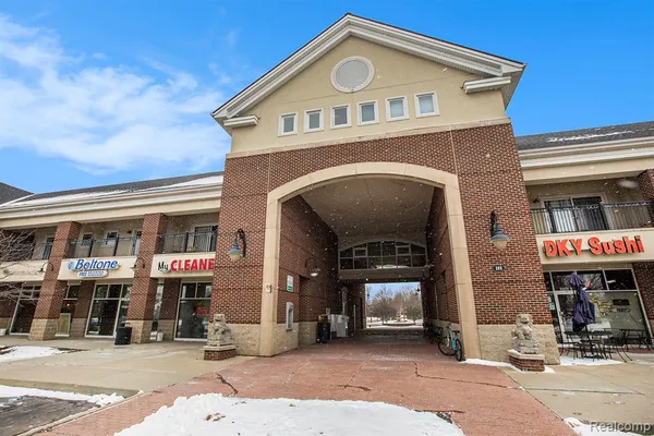 $2,100 | 283 South Zeeb Road, Unit 204, Ann Arbor, MI 48103