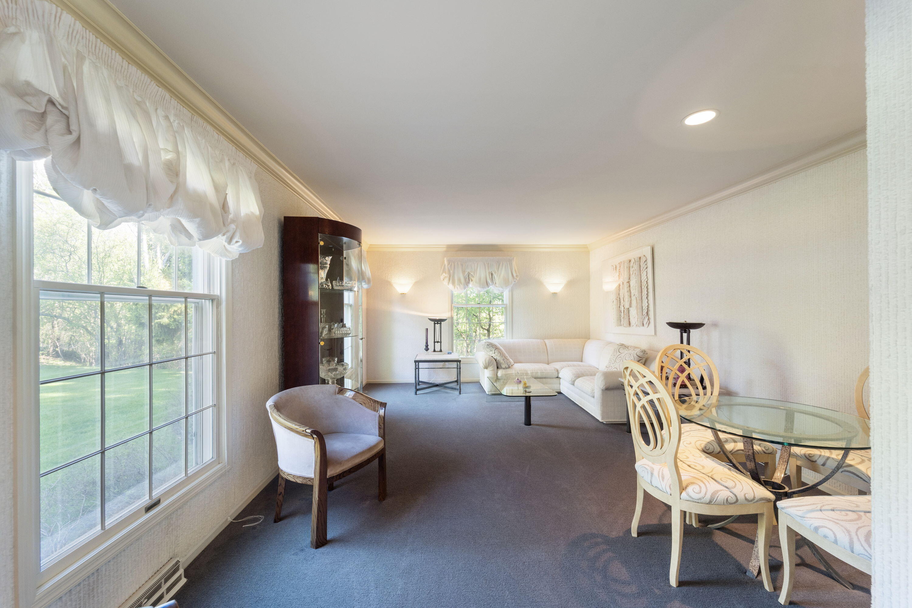 9840 North Otto Road Mequon, WI 53092 - Photo 4 of 45 Spacious Great Room