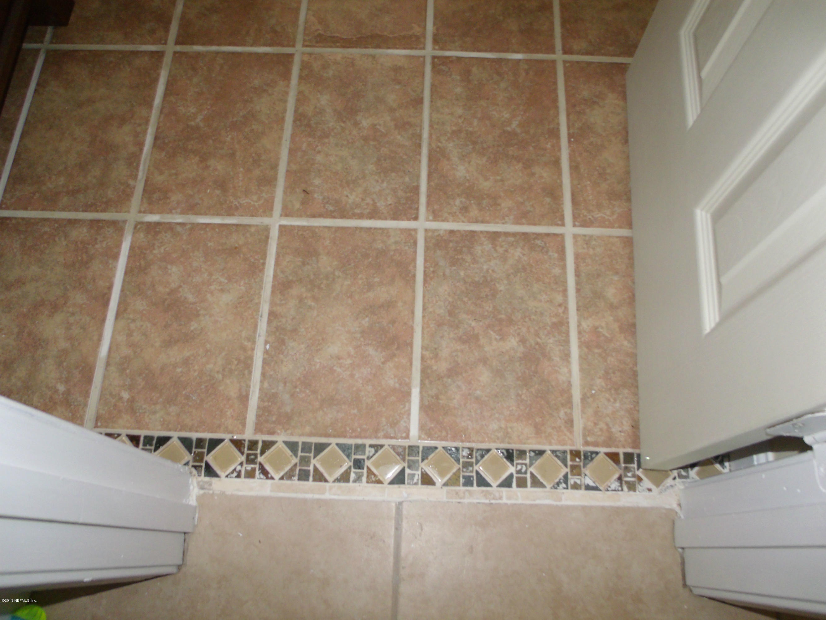 2826 Eagle Point Road Middleburg, FL 32068 - Photo 9 of 22 THRESHOLD PATTERN AT GUEST BATH