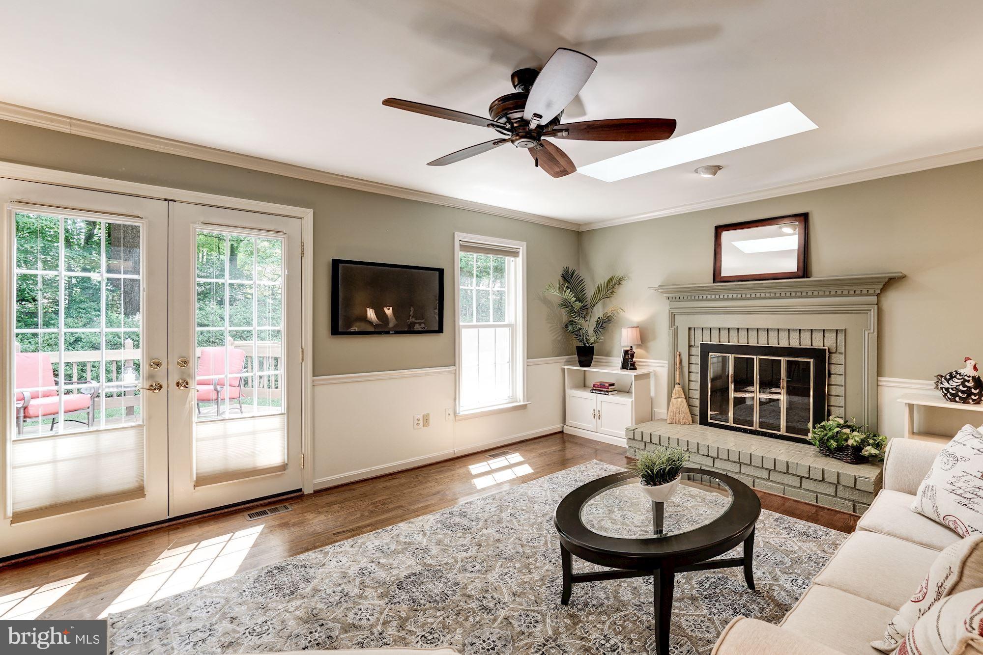 12306 Cannonball Road Fairfax, VA 22030 - Photo 7 of 30 Multiple skylights