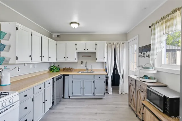 $193,000 | 7924 Rinaldo Boulevard East, Cicero, NY 13030