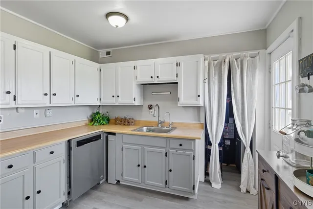 $193,000 | 7924 Rinaldo Boulevard East, Cicero, NY 13030