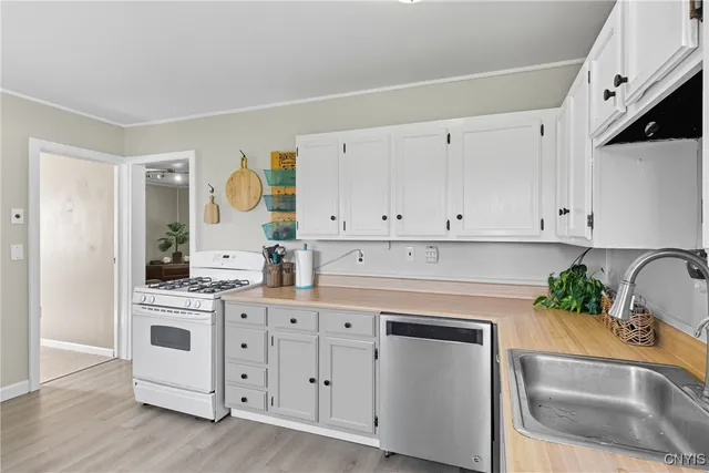 $193,000 | 7924 Rinaldo Boulevard East, Cicero, NY 13030