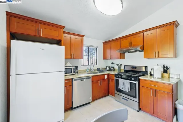 a bedroom with 2 bed and a window