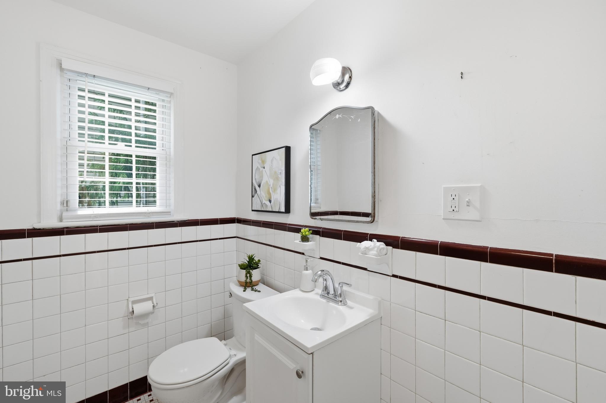2023 Lansdowne Way Silver Spring, MD 20910 - Photo 12 of 22 Main Level Full Bath