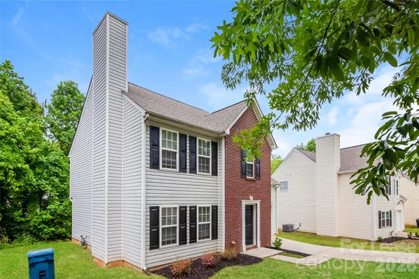 $1,965 | 911 Grass Hollow Court, Charlotte, NC 28216