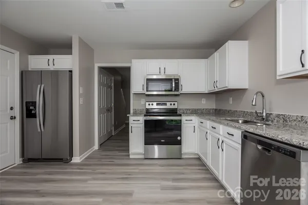 $1,965 | 911 Grass Hollow Court, Charlotte, NC 28216