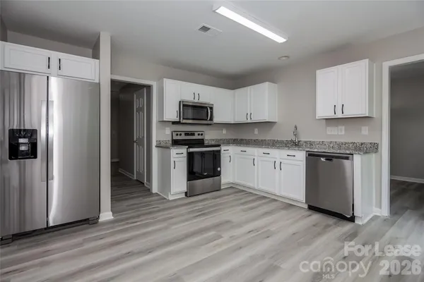 $1,965 | 911 Grass Hollow Court, Charlotte, NC 28216