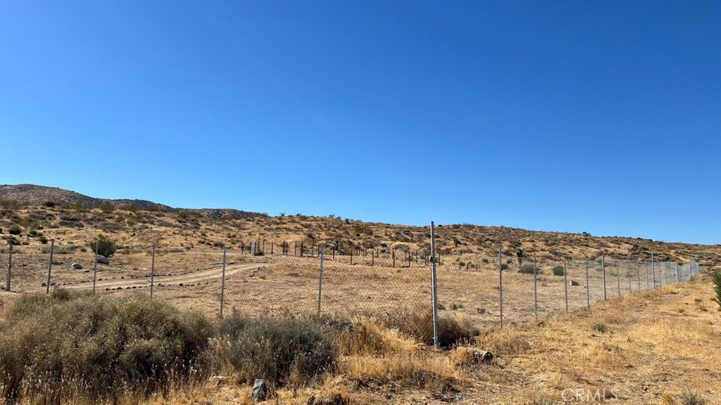 7300 East Mt Emma Road Littlerock, CA 93543 - Photo 12 of 33 a view of mountain view and mountain