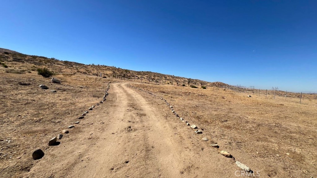 7300 East Mt Emma Road Littlerock, CA 93543 - Photo 17 of 33 a view of a snow on a beach