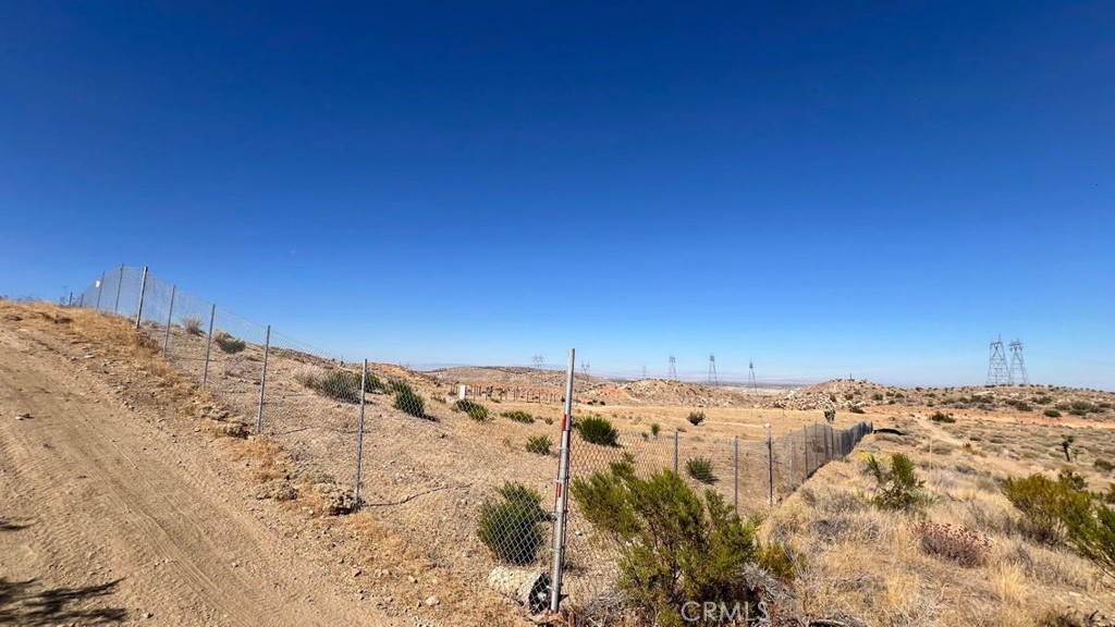 7300 East Mt Emma Road Littlerock, CA 93543 - Photo 22 of 33 a view of a snow on the beach