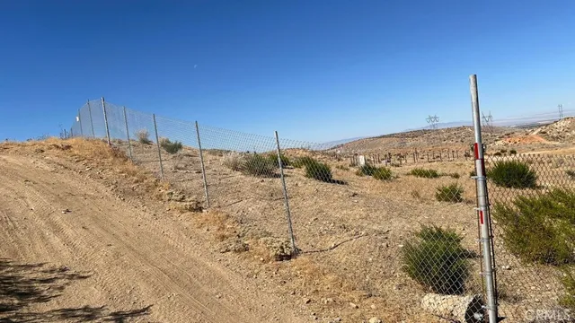 a view of a large yard