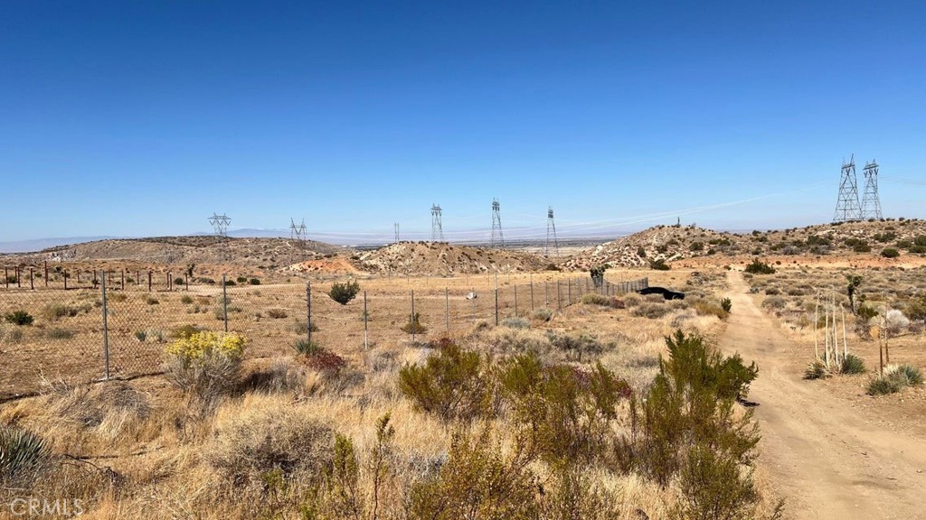 7300 East Mt Emma Road Littlerock, CA 93543 - Photo 31 of 33 a view of an empty room