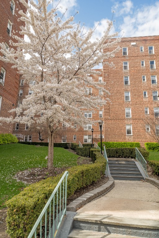 5645 Netherland Avenue, Unit 2F Bronx, NY 10471 - Photo 11 of 12 a view of a garden with an outdoor space