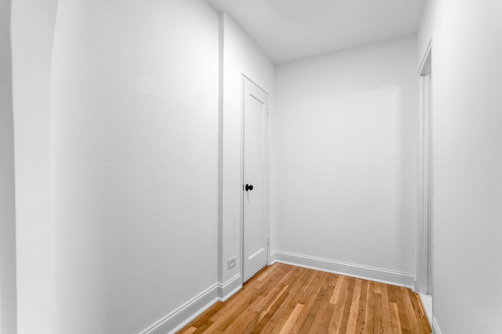 5645 Netherland Avenue, Unit 2F Bronx, NY 10471 - Photo 8 of 12 a view of a room