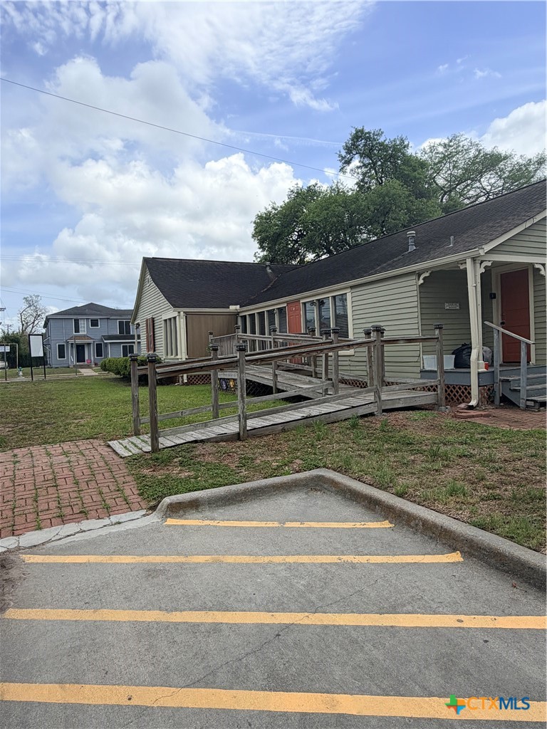 607 North Bridge Street Victoria, TX 77901 - Photo 2 of 8 a view of a house with a swimming pool and a yard