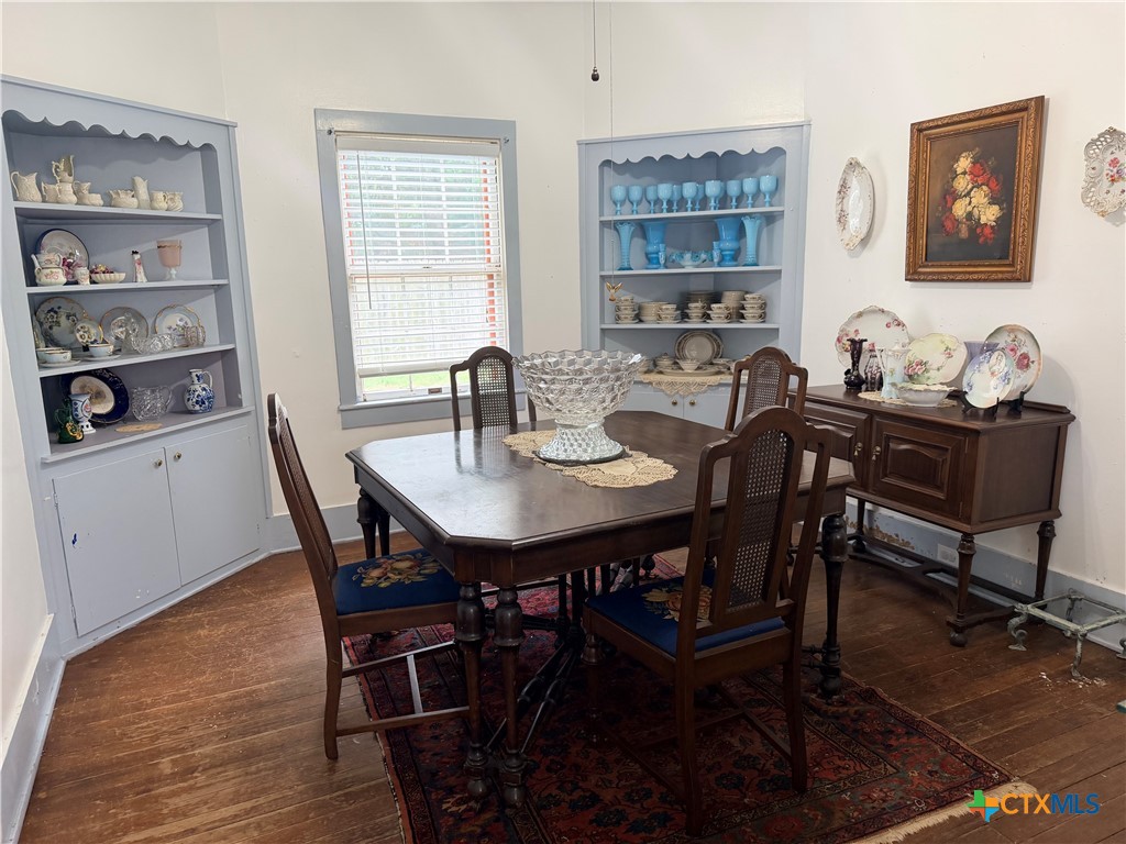 607 North Bridge Street Victoria, TX 77901 - Photo 4 of 8 a view of a dining room with furniture and window
