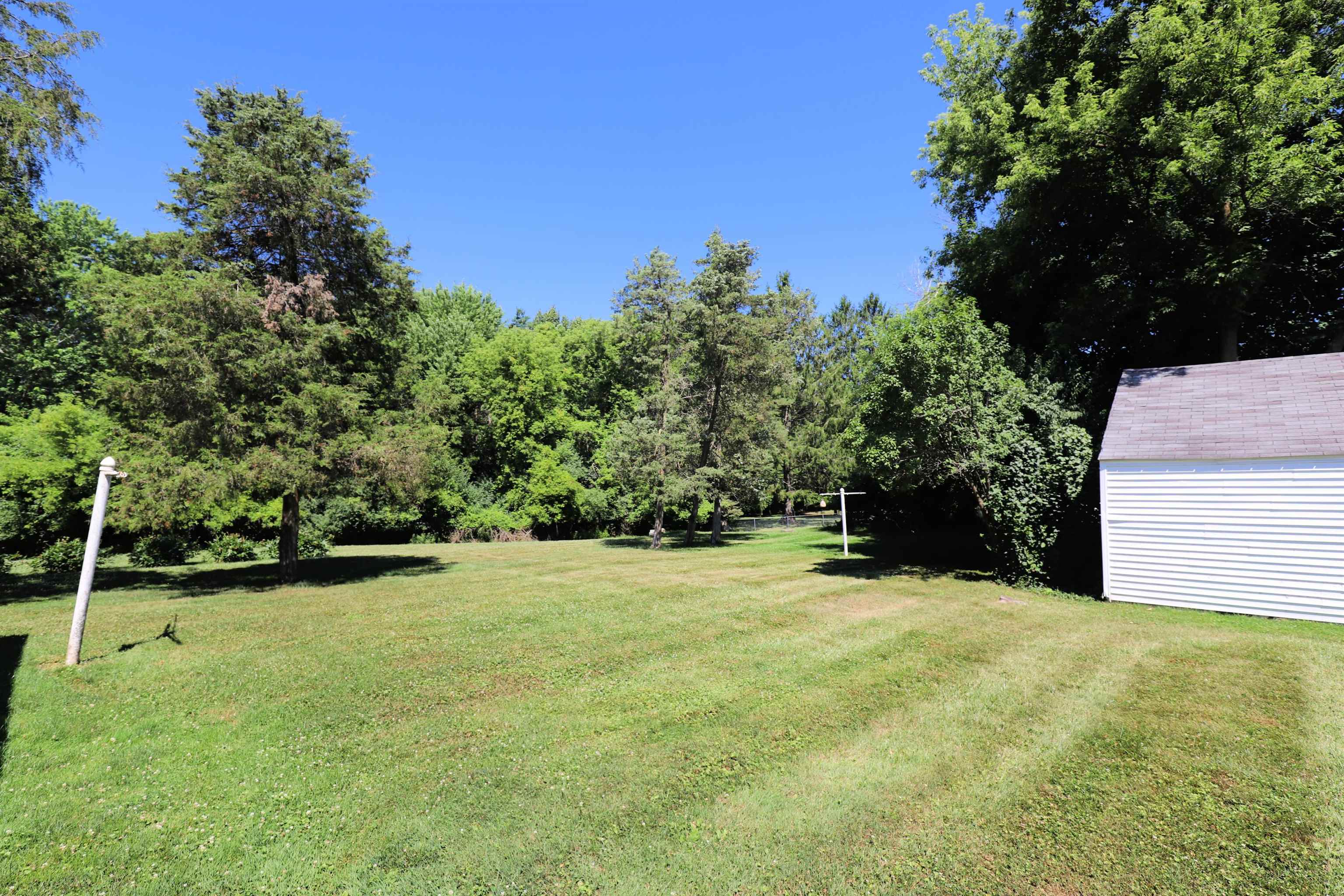 825 East River Road Flushing, MI 48433 - Photo 30 of 32