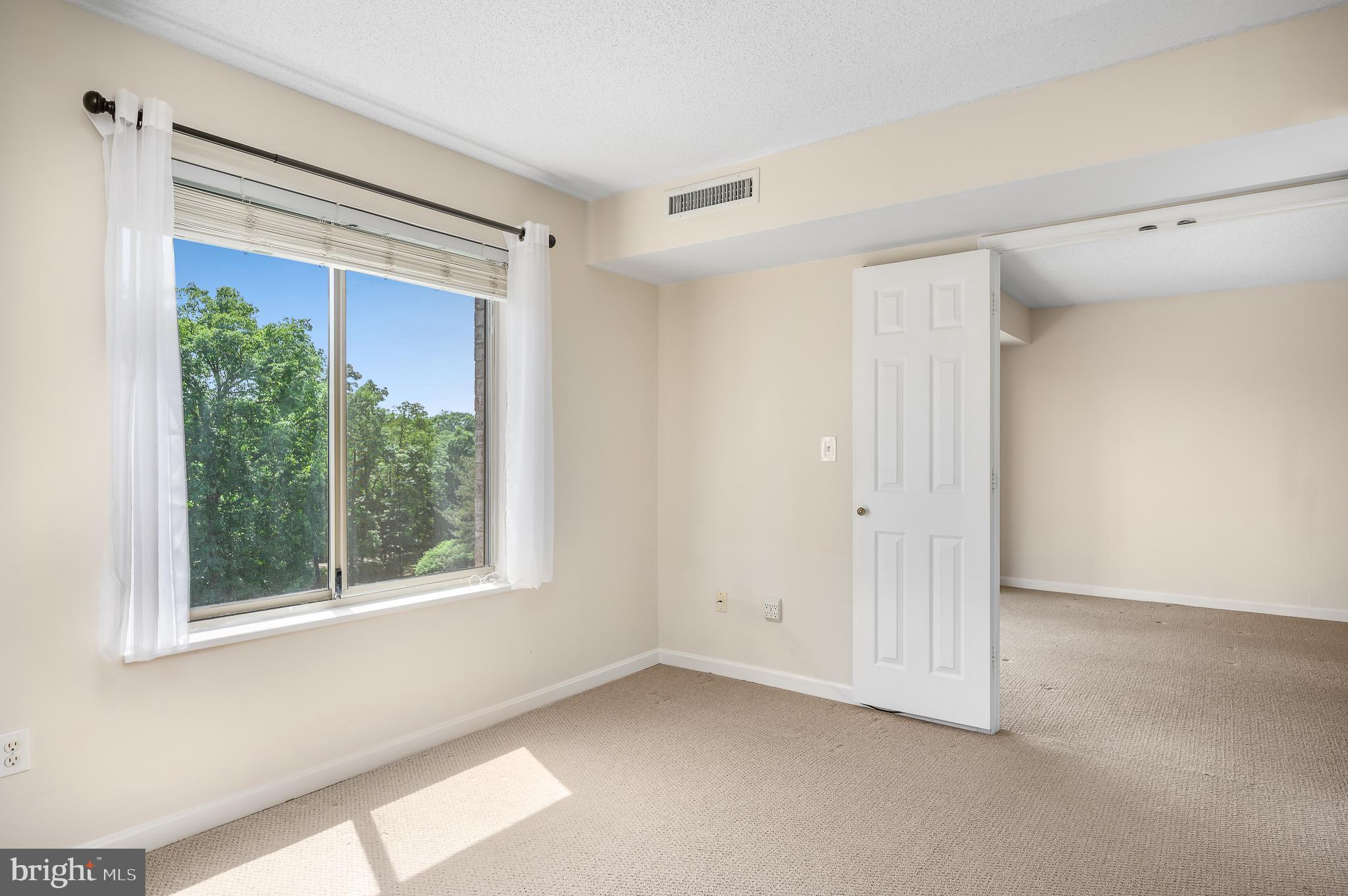 19385 Cypress Ridge Terrace, Unit 519 Leesburg, VA 20176 - Photo 23 of 43 2nd bedroom