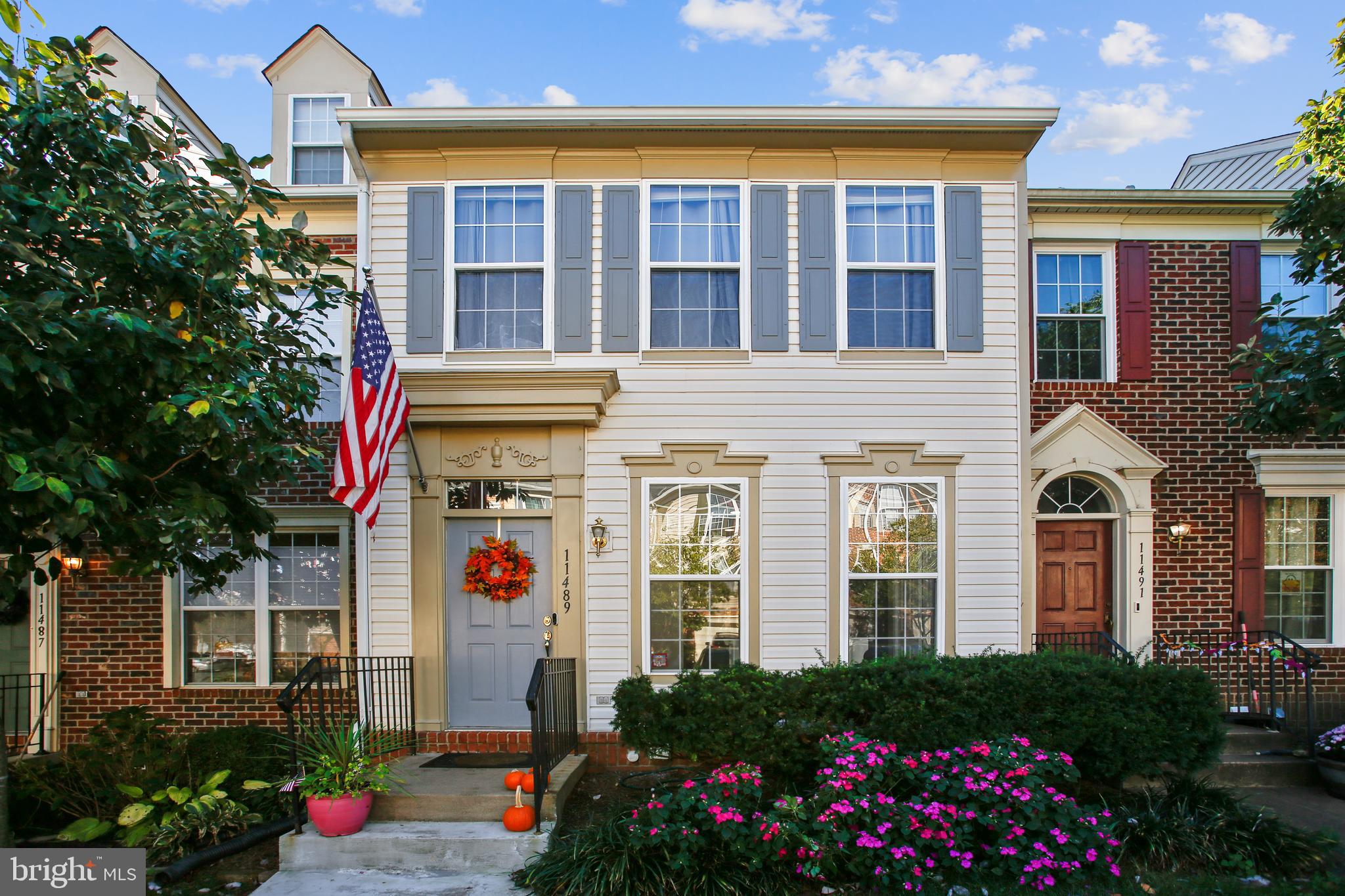 11489 Heritage Commons Way Reston, VA 20194 - Photo 2 of 54 Stately Home with Architectural Design Features