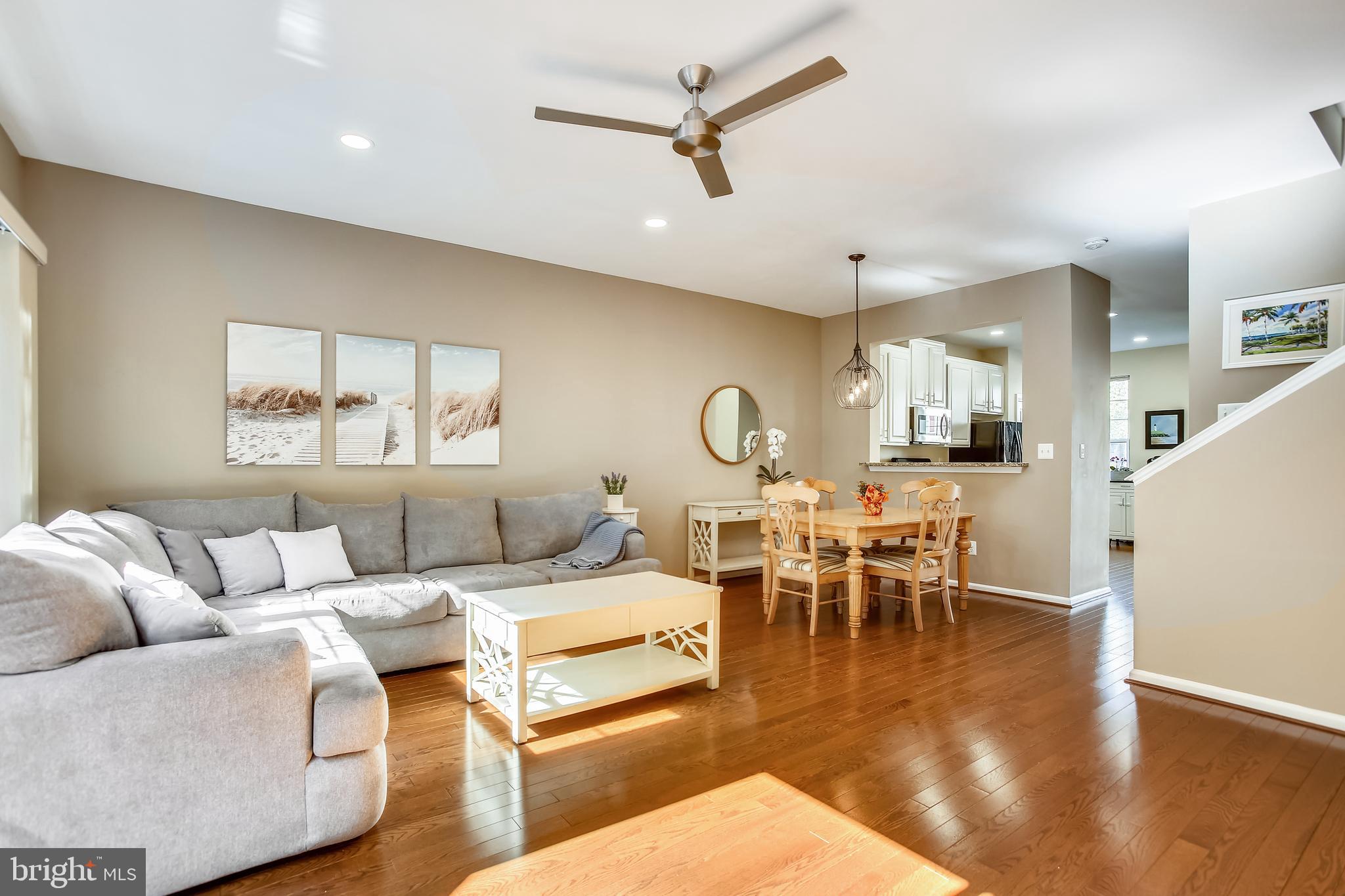 11489 Heritage Commons Way Reston, VA 20194 - Photo 13 of 54 Light, Bright, and Airy Interior!