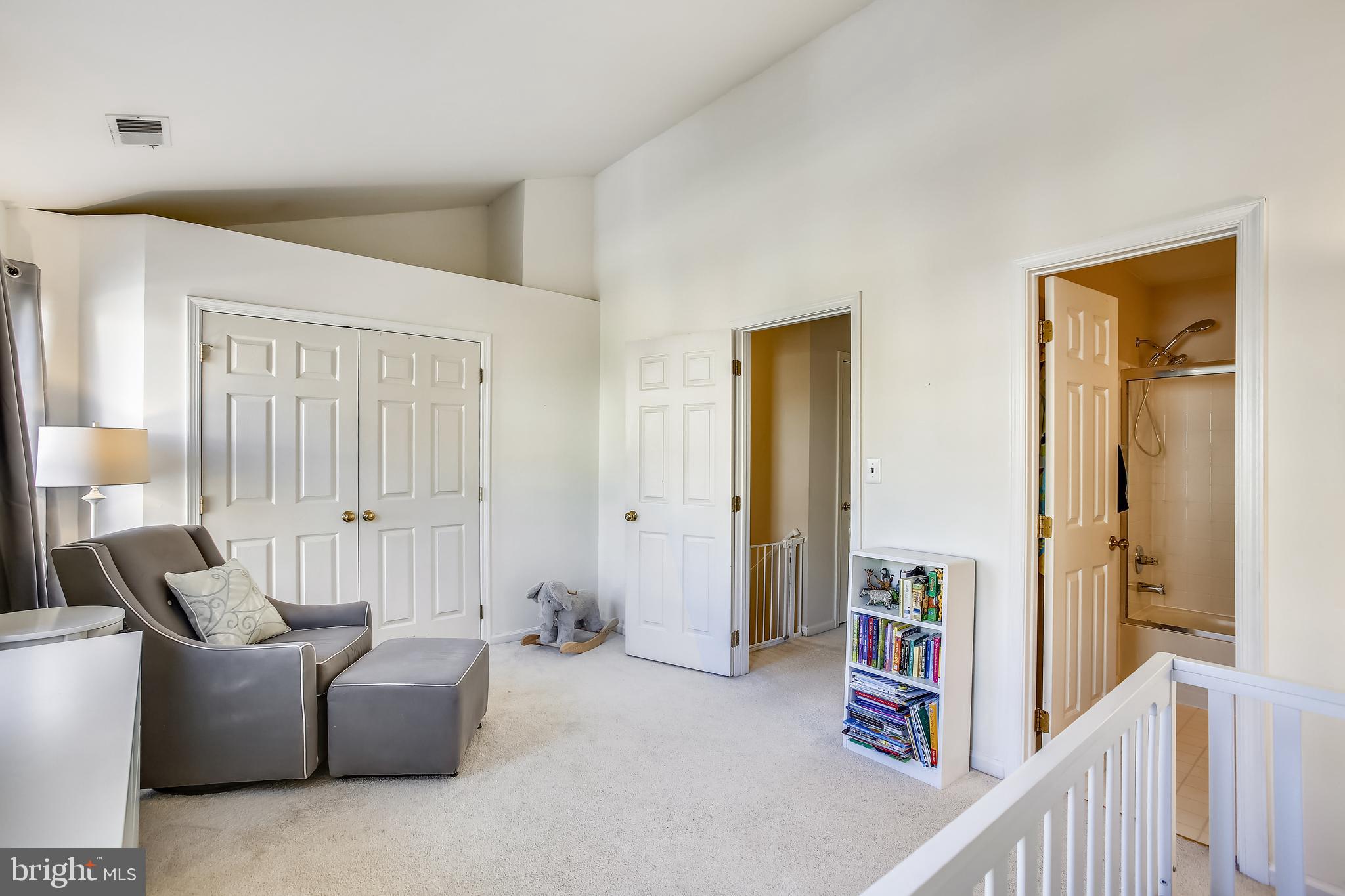11489 Heritage Commons Way Reston, VA 20194 - Photo 29 of 54 2nd Bedroom Suite w/ adjoining Private Full Bath