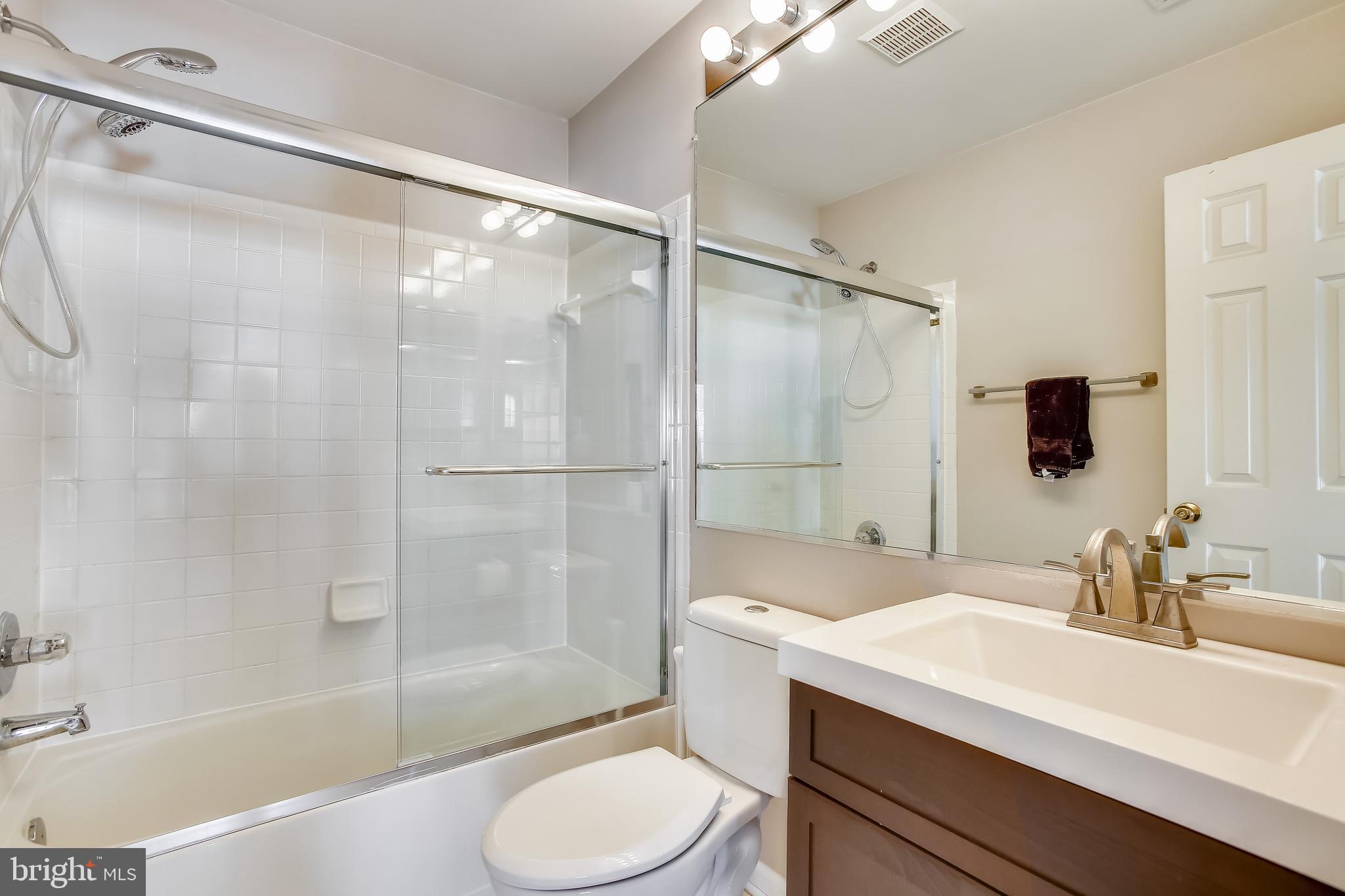 11489 Heritage Commons Way Reston, VA 20194 - Photo 31 of 54 2nd Bedroom Bath with Upgraded Vanity and Top