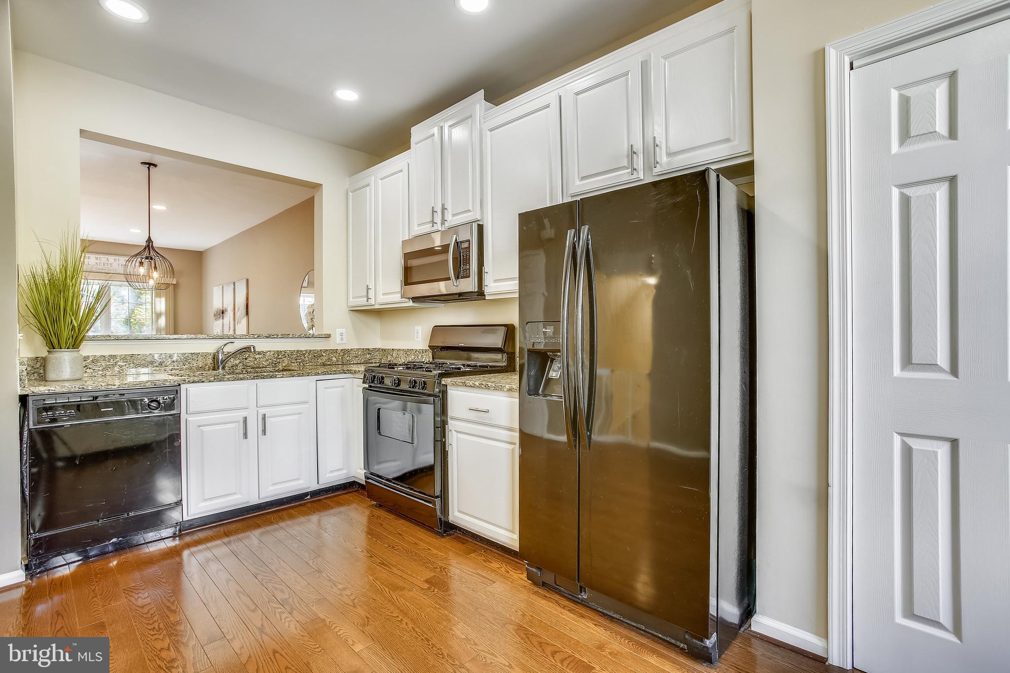 11489 Heritage Commons Way Reston, VA 20194 - Photo 5 of 54 Refreshed Cabinets, GRANITE, & Upgrade Appliances
