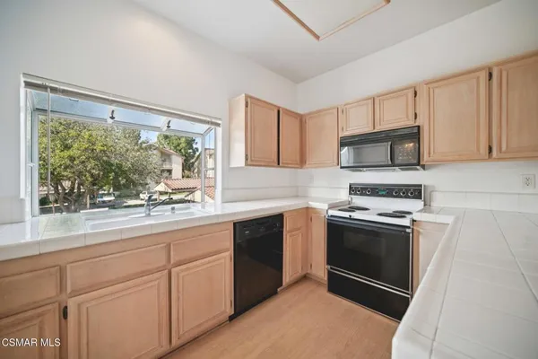 $599,950 | 668 Oak Run Trail, Unit 103, Oak Park, CA 91377