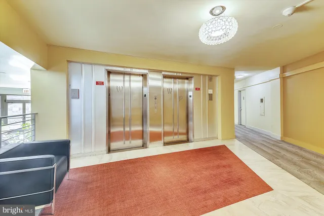 a view of entryway with workspace